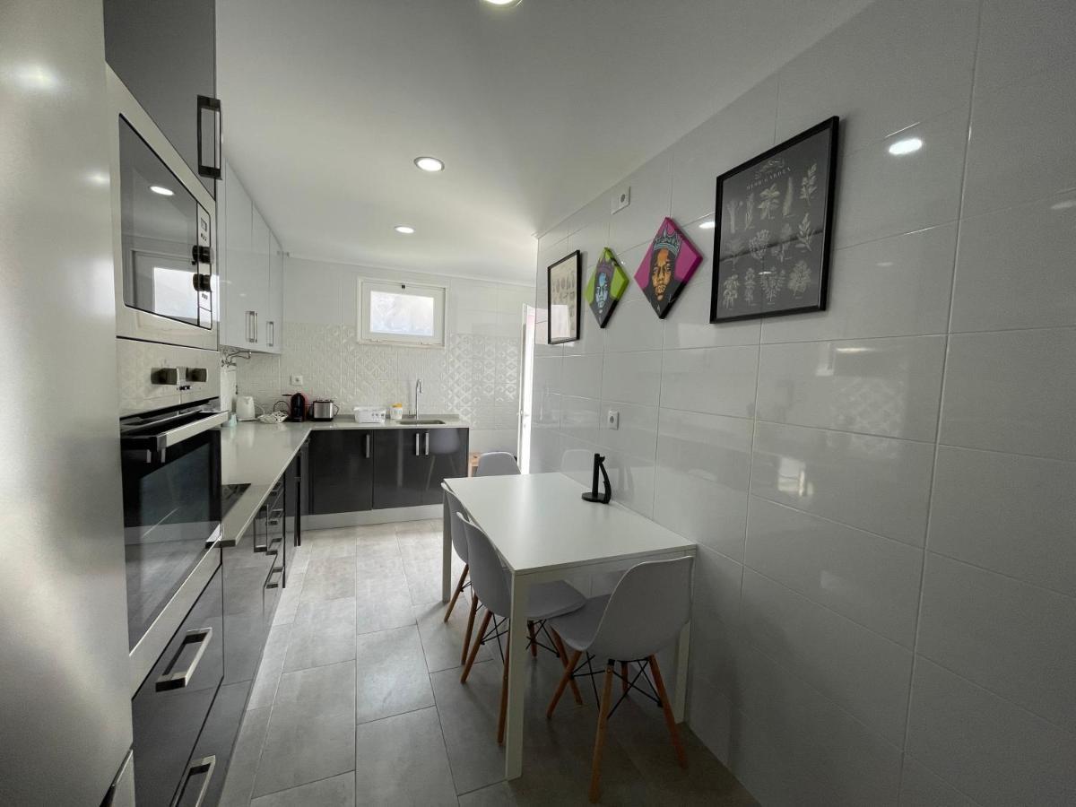 Happy House Barreiro Appartement Barreiro  Buitenkant foto